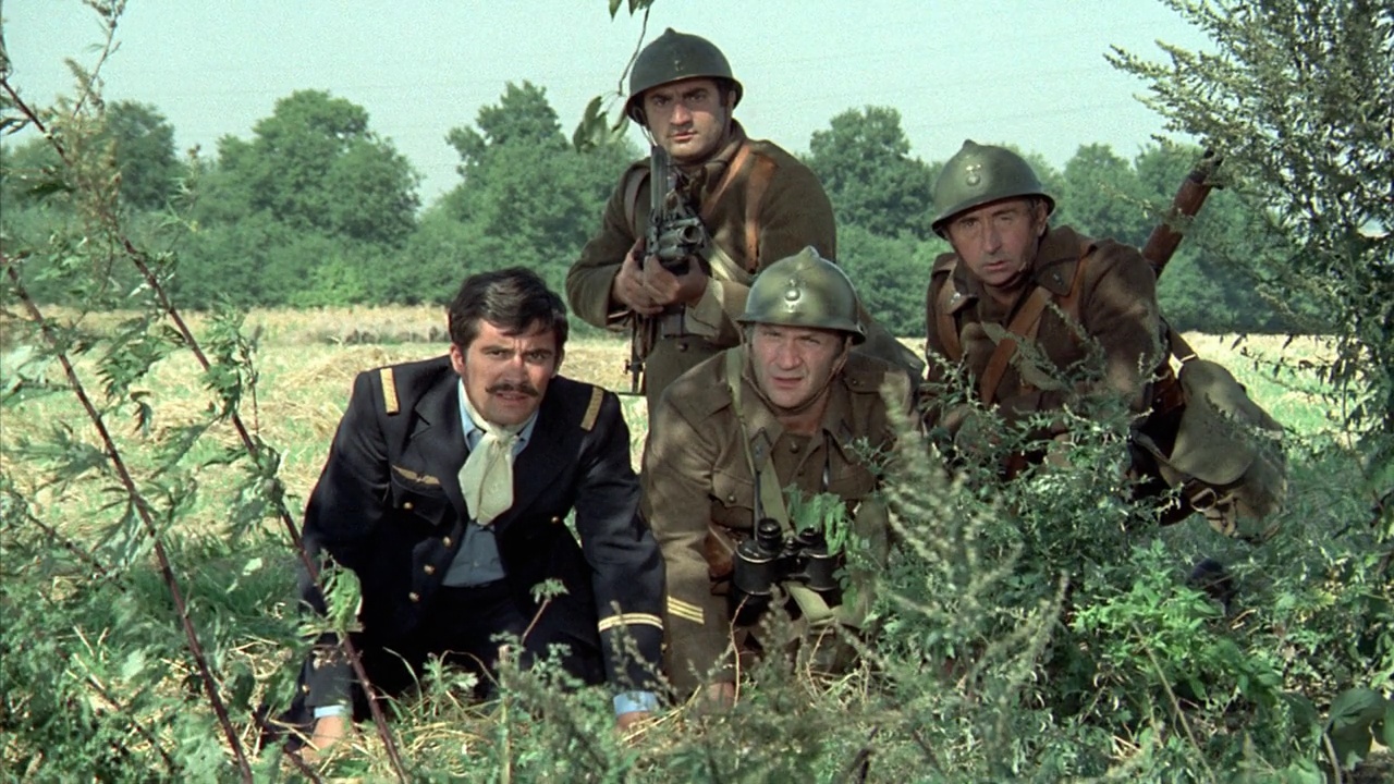 des soldats en tenaille durant un instant d'observation dans le film